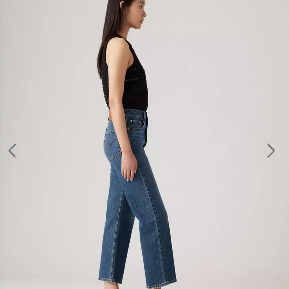 Levi’s ribcage ankle. NEW. size 25.